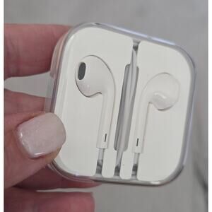 New Original Authentic APPLE Wired Ear Pods Ipod IPhone Lightening Connector OEM